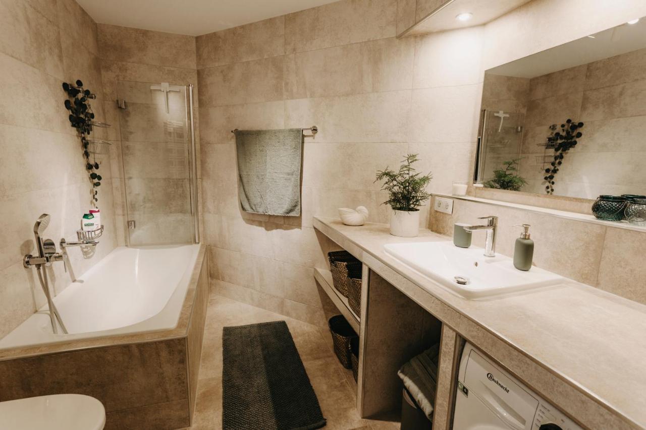 Traber Apartments Im Herzen Leipzigs Balkon Parkplatz מראה חיצוני תמונה