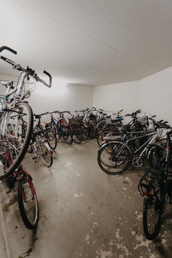 Traber Apartments Im Herzen Leipzigs Balkon Parkplatz מראה חיצוני תמונה